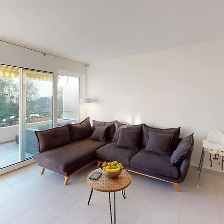Casa Delle Vigne: Giardino, Pergola E Vista Appartamento Minusio