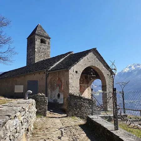 Casa Delle Vigne: Giardino, Pergola E Vista Appartamento